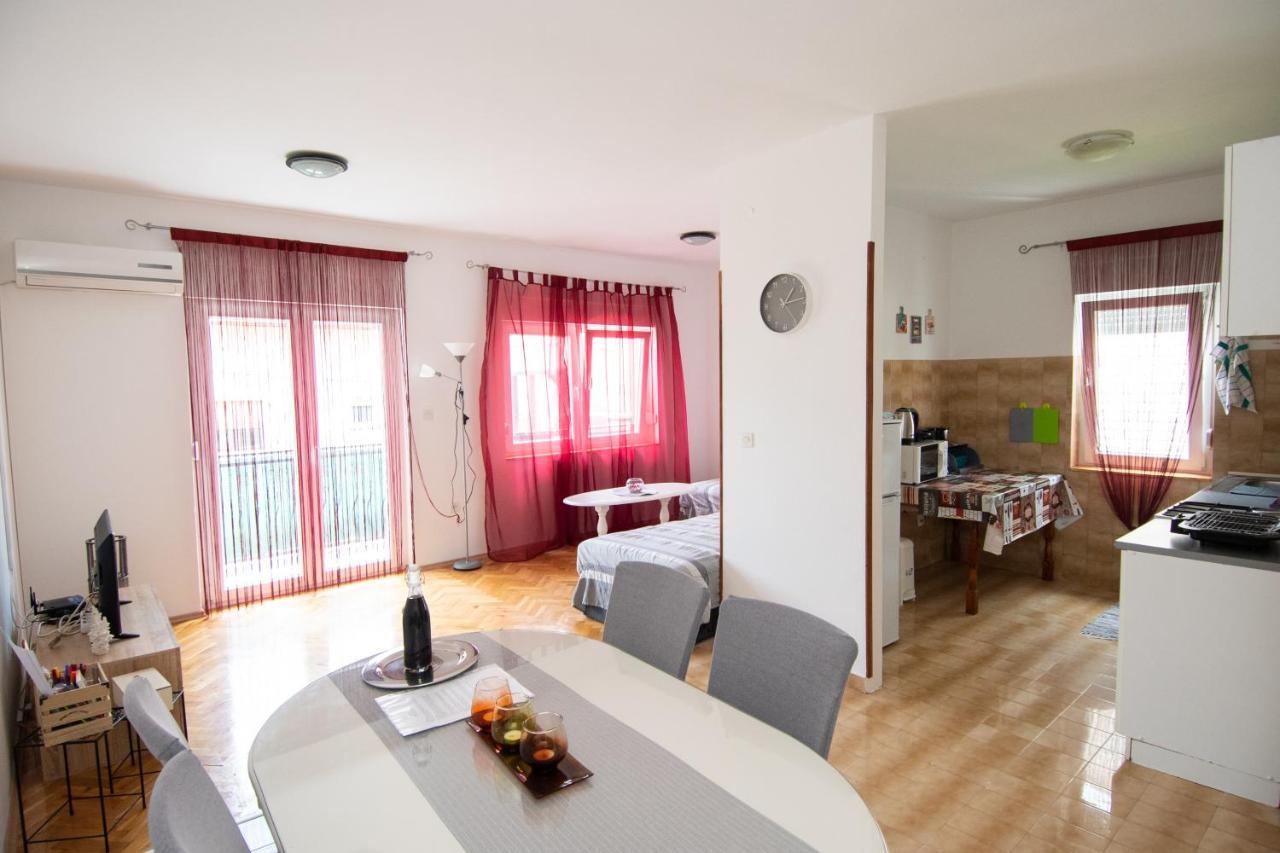 Apartmani Ivana Kaštela Exterior foto